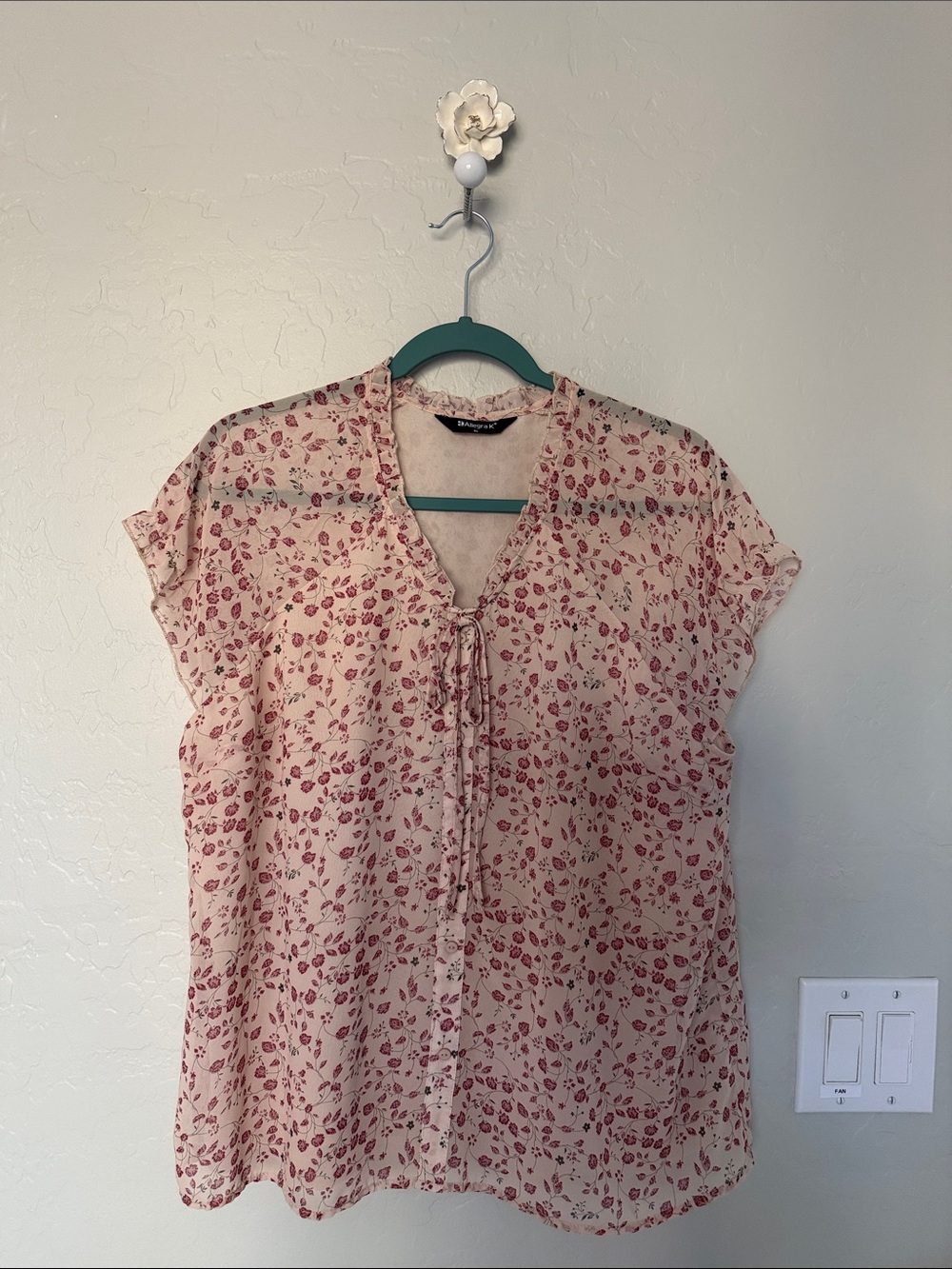 Allegra K tan or cream Floral Tie-Front Cap Sleeve Blouse